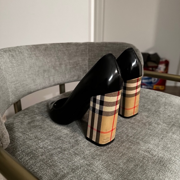 Burberry Heels - Picture 1 of 4